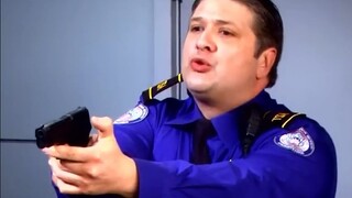 He wants to show off his skills to the security personnel... (Imitation is not recommended)