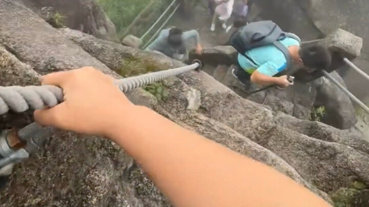 “Huangshan is so beautiful—no way I’m not climbing it!”