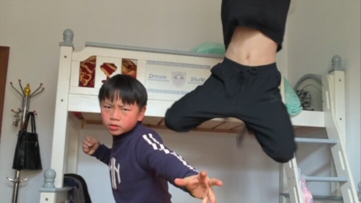 一拳五百年的爆发力，当场给我哥吓怕了都 #反转 #看一遍笑一遍 可见"我并不是浪得虚名"