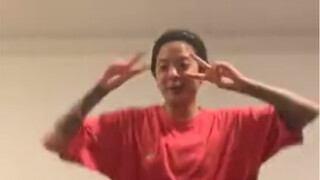 Lưu Diệc Vân (F(X)) Amber nhảy theo bài Hot Summer Youth Memories trên Instagram