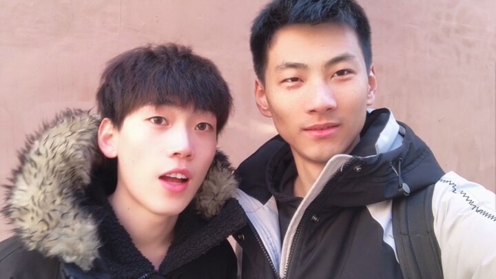 Đưa bạn trai về nhà tôi để gặp em trai