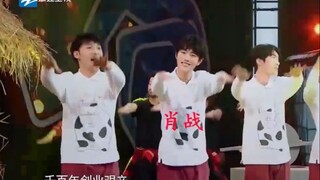 Tiêu Chiến nhảy múa vuông với dì của mình, Zhan Zhan: Tôi nổi tiếng vì không có hành lý gì