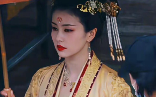 It was raining heavily that day, and I was the queen, but he stood in the rain, unwilling to even lo