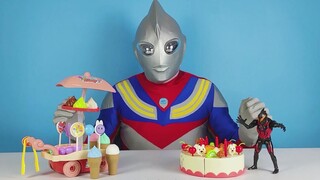 The real Ultraman brought Bellia an assembled ice cream truck and birthday cake toys, Bellia was ver