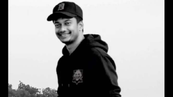 আজ ১৮ বছর পরে পুরানো দিঘির পাড়ে একা একা এলাম যখন