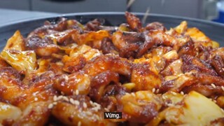 Nhà hàng bạch tuộc xào cay kiểu Hàn Quốc