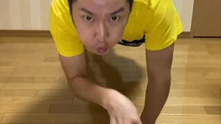 Sagawa suka melucu.