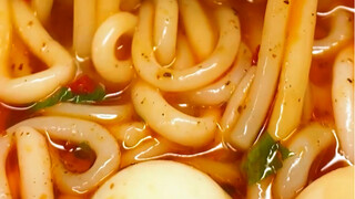 هل سبق لك أن جربت نودلز الأرز بالزبدة؟ حارة ومنعشة، طرية ولذيذة، جاهزة في دقائق!