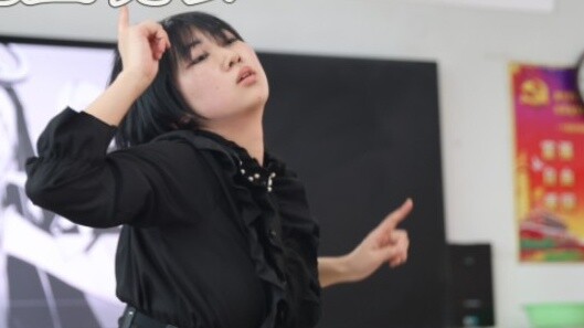 Akhirnya, saya menari mengikuti lagu "Like a God" di pesta Malam Tahun Baru saat saya di tahun terak