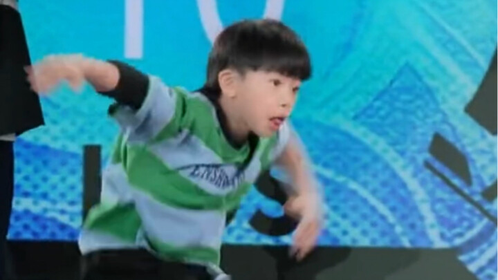 Today’s kids are killing it with their dance moves—this killer routine has the whole crowd in awe! 🔥