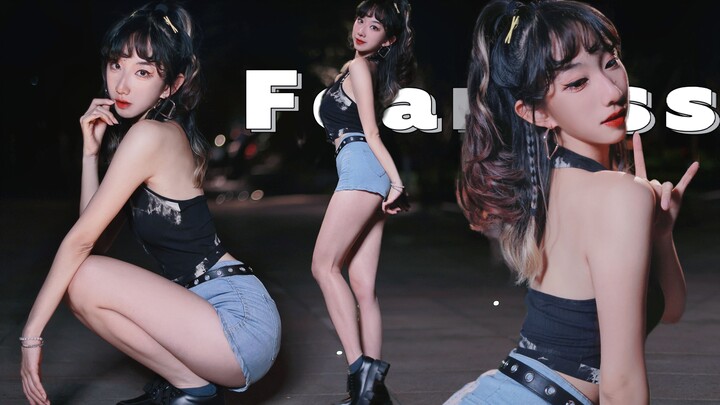 Apa yang kamu lihat? ❤️ Sekolah tutup, tapi kami masih menari! Lagu debut LE SSERAFIM, FEARLESS, di-