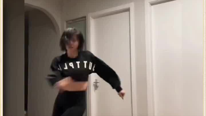 Jin Zihan jumped off the roof and caught fire! So beautiful and confident! #金子涵#宋茜#YouthWithYou