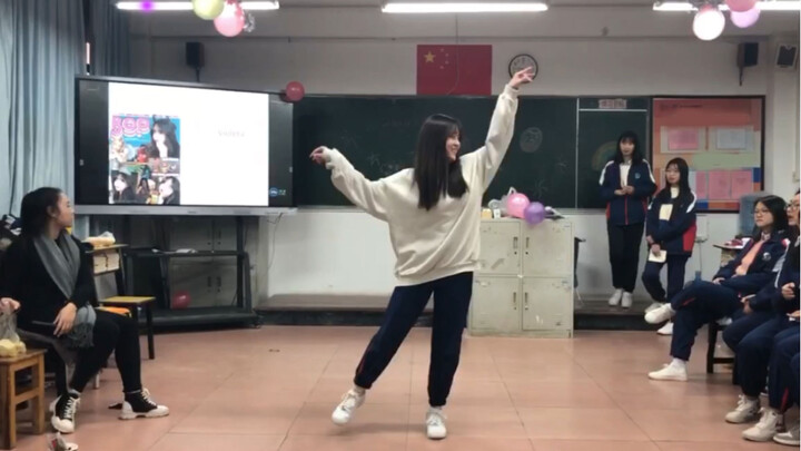 IZONE—violeta. Classroom Dance