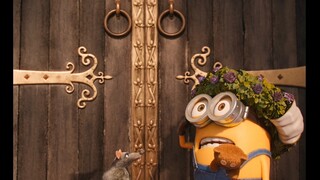[Bob sings Minions with big cute eyes] Cute King Bob sings Auld Lang Syne to his little mouse friend