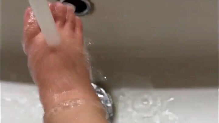 I forgot to check the water temperature while washing my kid’s feet. Just as I was marveling that th