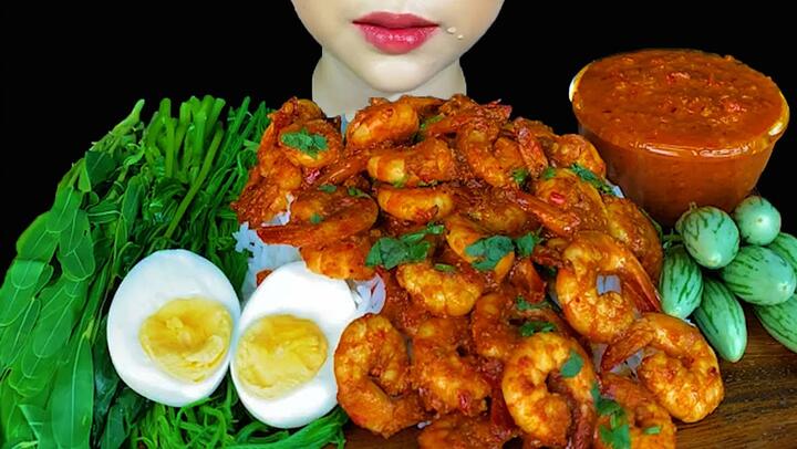 EATING SPICY||SPICY SHRIMP CURRY, BOILED EGG