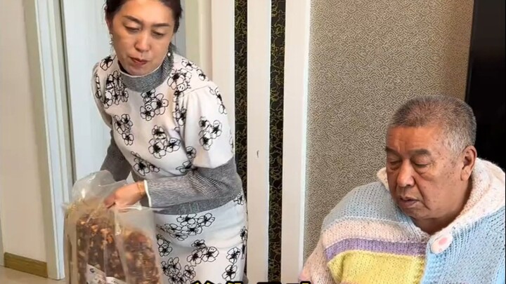 Ibu saya berhasil membuat semua hidangan khas restoran, hahaha