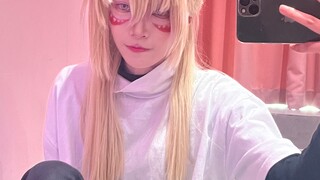 Ketika aku melakukan cosplay Kamu SaMa dan menari [Seperti Dewa]