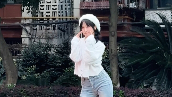 هل أحزنتك الزميلة الأكبر؟! تعال إلى الملعب شوف الزميلة الأكبر وهي ترقص جي!