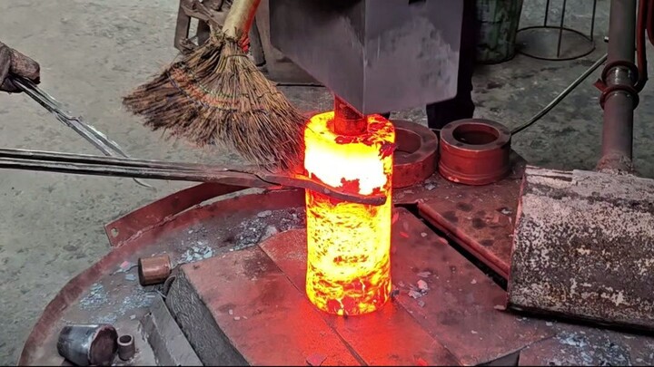 Inside the forging factory Watch The Forging Team Work Like One Machine