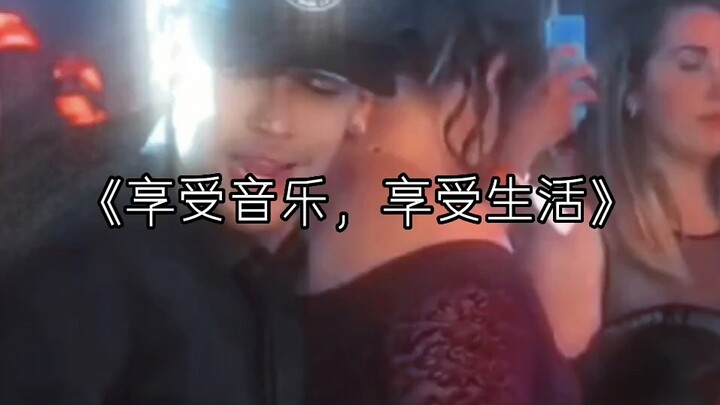 [Parody] What You Think Guys Are Like After a Breakup vs. How They Really React in Real Life