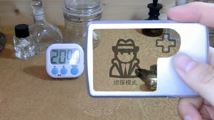 Lặn lội săn được một máy chơi game cầm tay màn hình trong suốt từ thế kỷ trước, giờ chơi vẫn cực kỳ 