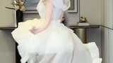 cantik dengan gaun pengantin. kawaii 🥰