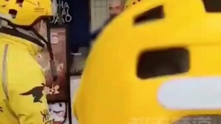 直接躺下打开了汽车之家，哈哈哈