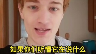 小哥从摇滚歌手那儿买的凤头鹦鹉，整天都处于亢奋状态...