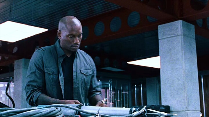 Kuroko jelas jadi juru ketawa di Fast & Furious—panggil saja dia: Roman yang Ngeselin Banget~