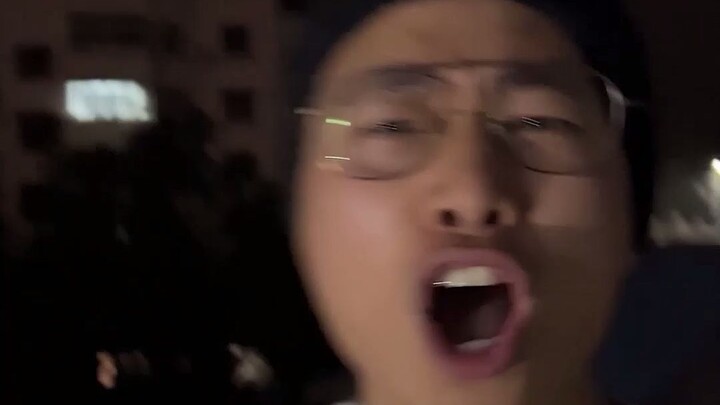 مستحيل! هل يُمكن الإبلاغ عن هذا؟ سأبلغ عن هؤلاء الآباء حينها! لا تُخيبوا آمال الكاتب! ولا تُفسدوا طف