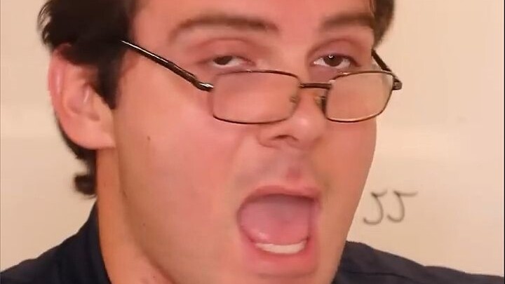 Guru: Kamu sengaja cari gara-gara, ya!