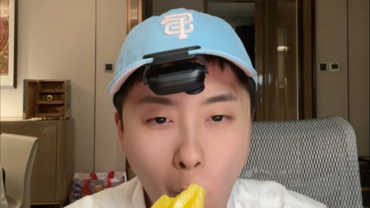 เห็นทีอะไรๆ ก็ตัวเล็กน่ารักไปหมด มองมนุษย์ตัวน้อยกินข้าวจากมุมมองของยุง