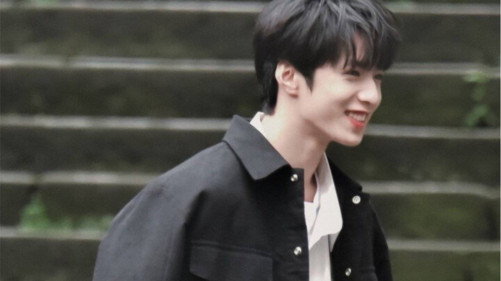 【ليو ياوون】شارك في عرض غوتشي الكبير في شنغهاي بعمر 15 عامًا مباشرة بعد انتهاء امتحانات الثانوية، كتف