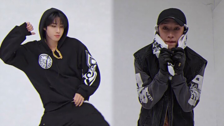 Tantangan Tari Walkin On Water oleh Bang Chan dan Han Ji Seong