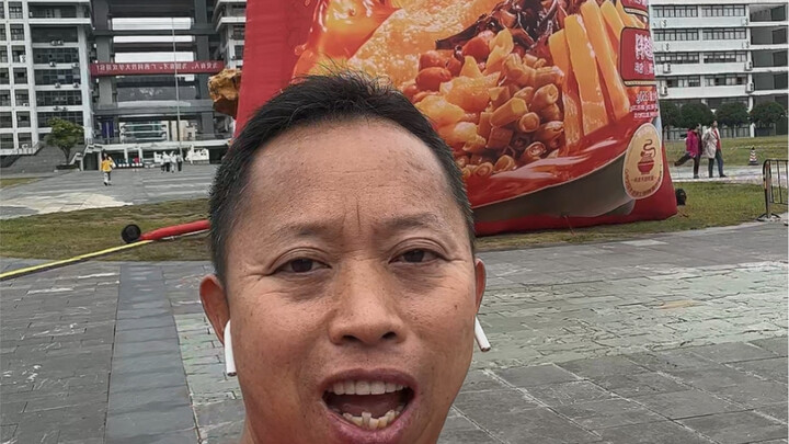 Students, I’m here at Guangxi University of Science and Technology for the Liuzhou River Snail Noodl