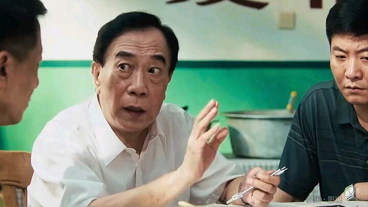 Để kiểm tra xem chức năng nam giới của bệnh nhân tâm thần có bình thường hay không, bác sĩ lấy tem t