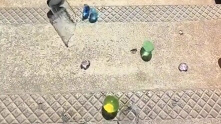 ช่วงเวลาคลายเครียดสุดมันส์กับการกลิ้งขวดบนบันได