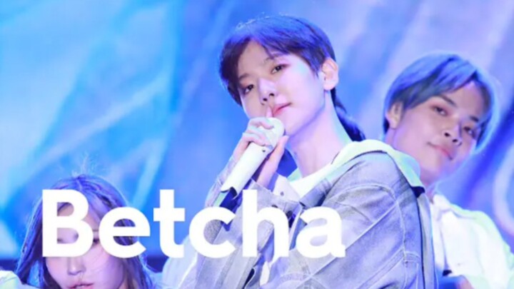 [Baekhyun] Divine stance candy updated after three years: fan-captured footage from the “Betcha” per
