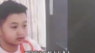 يا لها من باذنجانة جذابة! عانقها رئيس تيانلو فجأةً وقبلها بحرارة. قال باذنجان: كنتُ خائفًا جدًا حينه