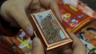 Honghong cạo râu?
