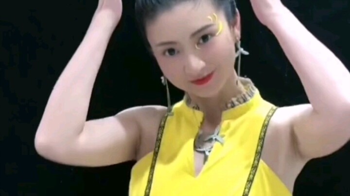 Lanxi—how many more ugly outfits do you have that I don’t know about?