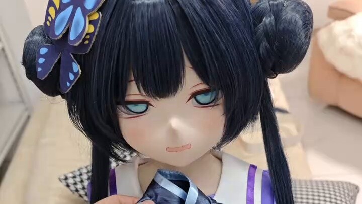 The face is like an emoticon