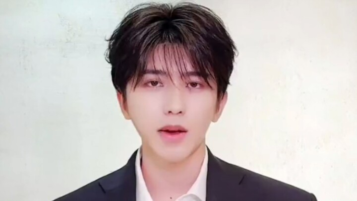 ไช่สวี่คุนอวยพรนักเรียนสอบเข้ามหาวิทยาลัย: ขอให้เหล่าอีคุนทุกคนสอบติดและขึ้นบัญชีทอง!