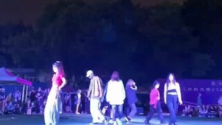 武汉纺织大学军训场上的dynamite！阿米快来！