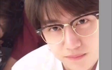UNIQ - Wang Yibo Live Stream