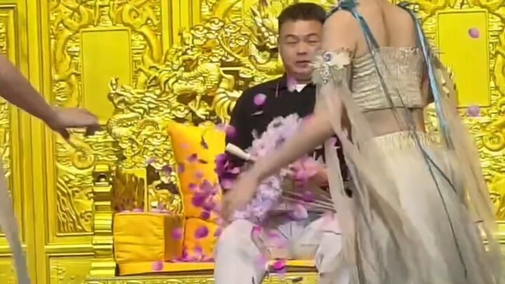 The umbrella accidentally fell on the young master #Chongqing, Qingyu Banquet Dragon Throne Dance