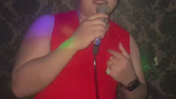 PRAHORO VERSI KAARIPAN NG KARAOKE BARENG I GUSTI HARIS PRADANA