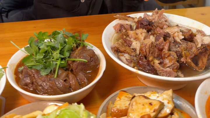 After a tough workout, I’m going to have a big meal of pork knuckle rice!