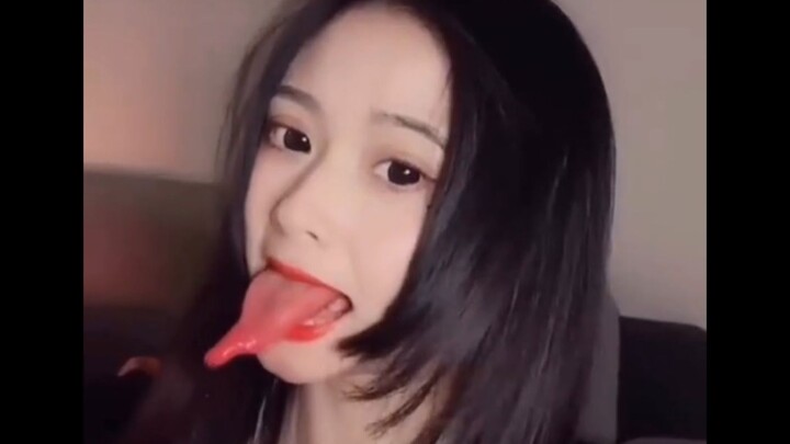 Lưỡi này dài quá nhỉ???